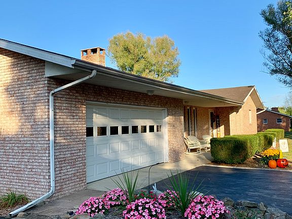 3rd image of 219 Marne Dr NE