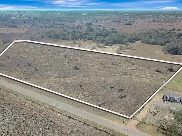 Victor Dr, Victoria, TX 77904