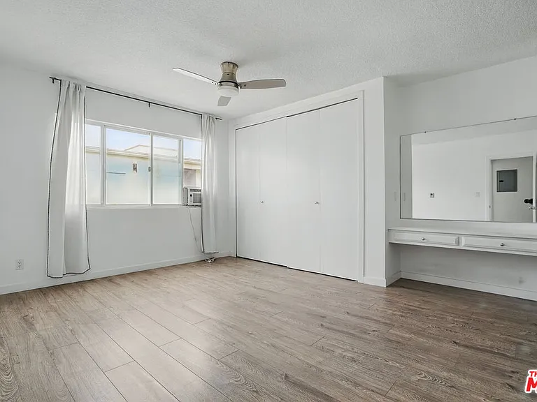 930 3rd St #303 — Photo 20