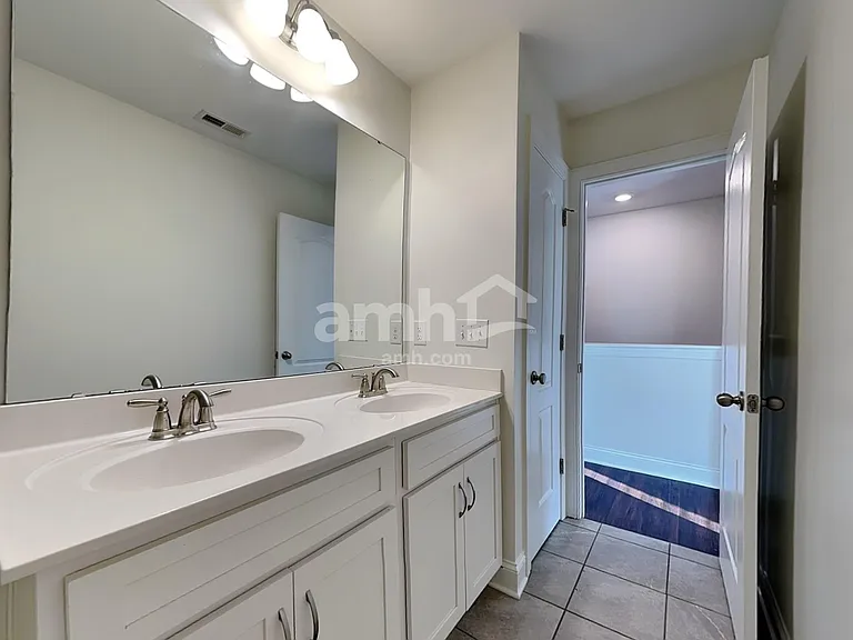 515 McMillan Ln — Photo 17