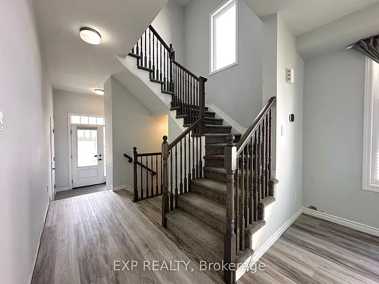 823 Regulus Rdg — Photo 2