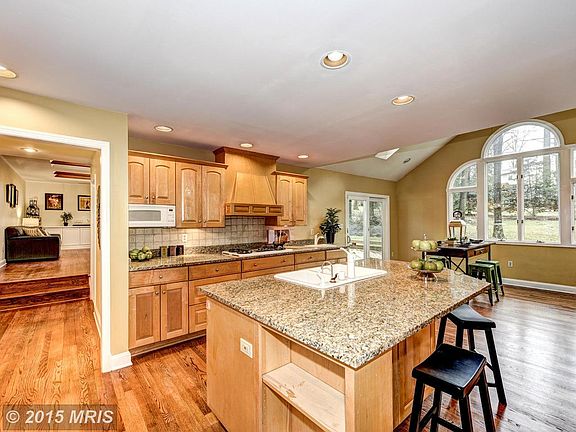 3rd image of 1044 Garywood Ln