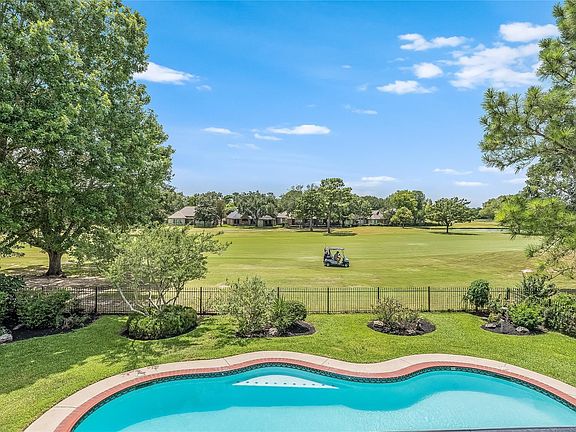 5th image of 4102 Belvoir Park Dr