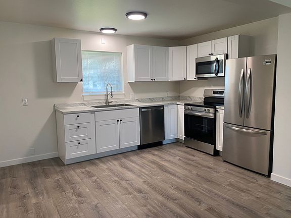 5th image of 34215 Riverside Dr