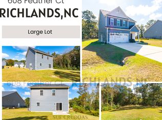 608 Feather Ct, Richlands, NC 28574