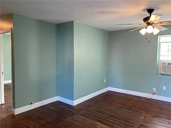 3rd image of 2123 Urquhart St #B