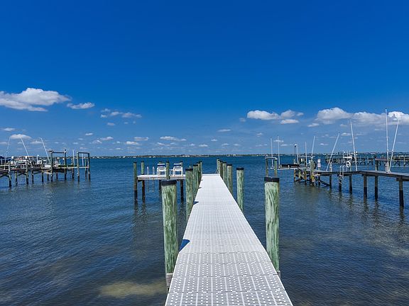 3rd image of 5157 NE Shore Village Terrace