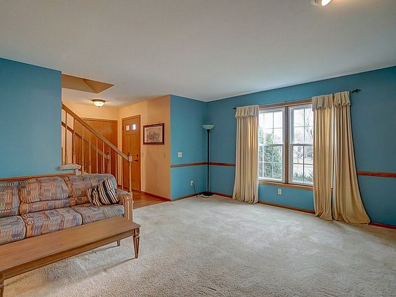 3rd image of 2564 Chesapeake Dr
