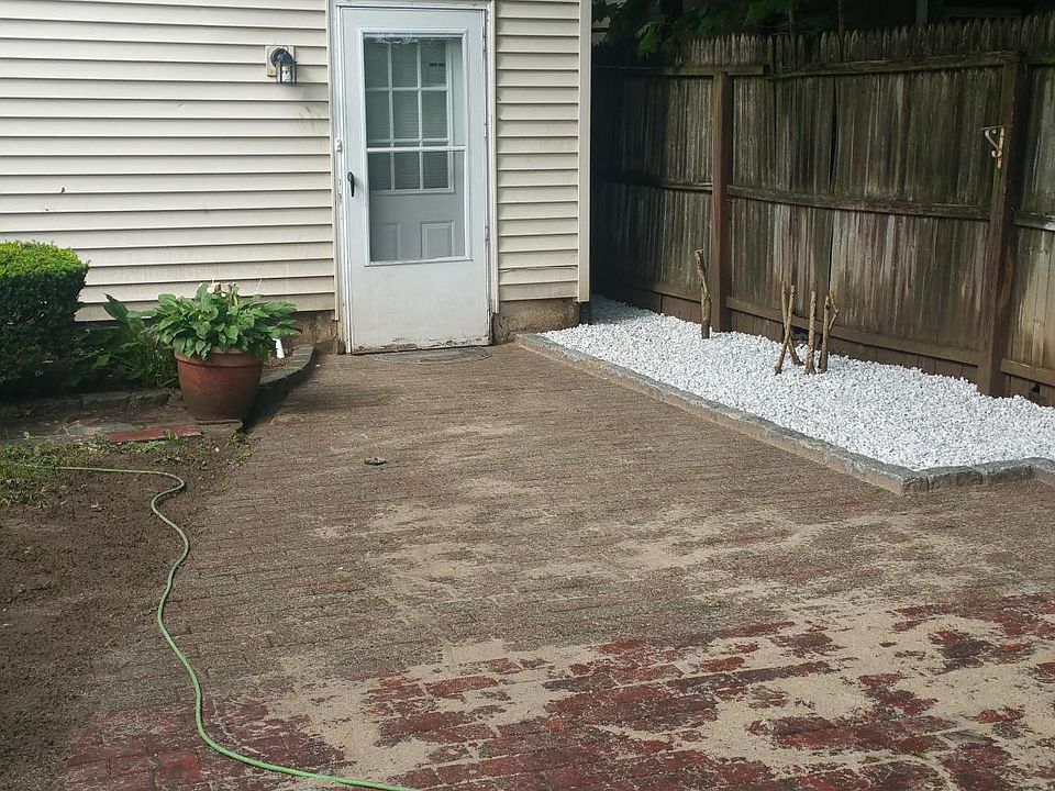1st image of 32 Underhill St
