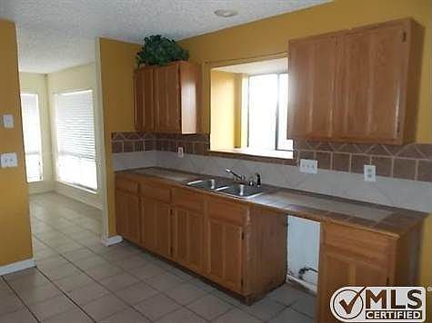 3rd image of 416 Covey Ln