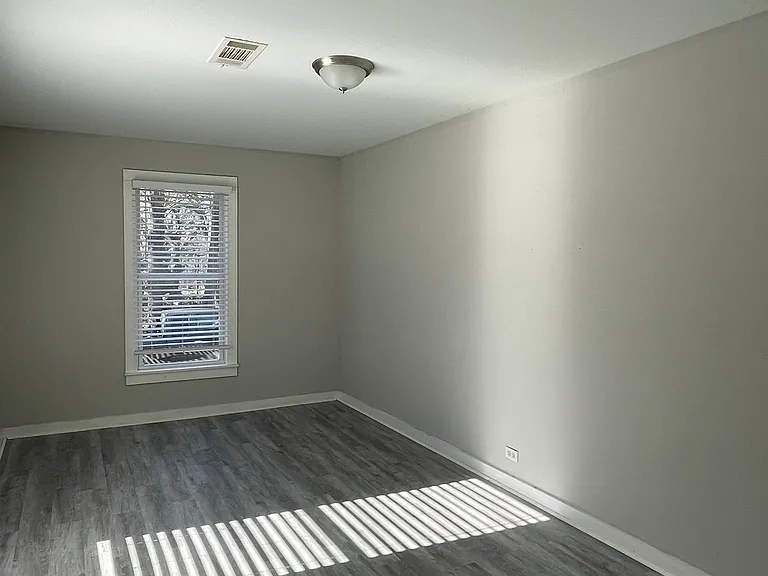 290 Henry St SE #D — Photo 13