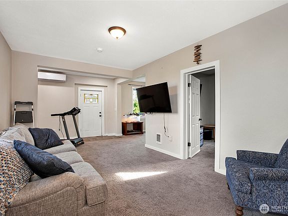 5th image of 2527 Sumner Avenue