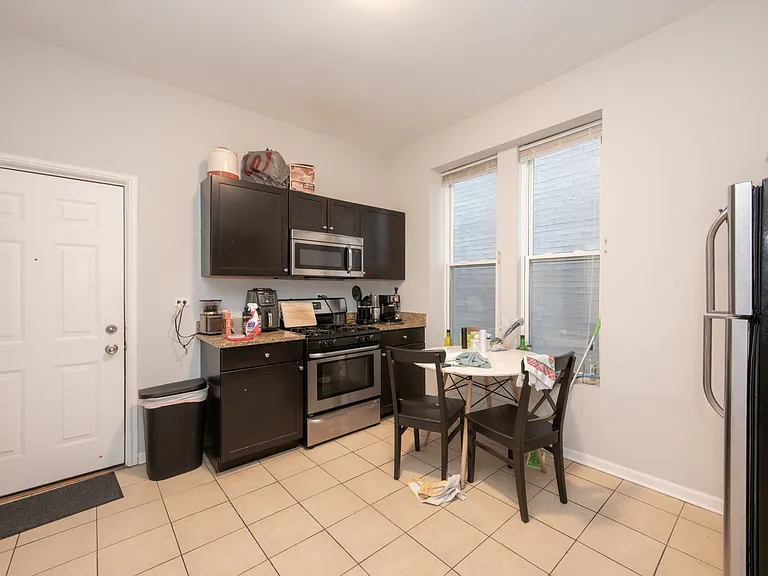 1452 N Western Ave #1R — Photo 3