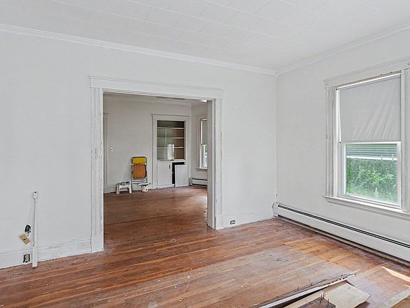 3rd image of 9 Bourne St