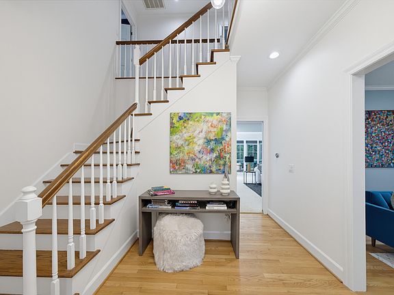 2nd image of 8 Sedgewood Rd