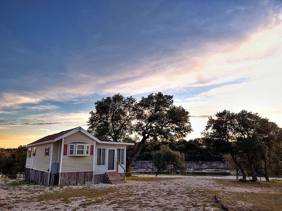 2nd image of 547 Lake Rd