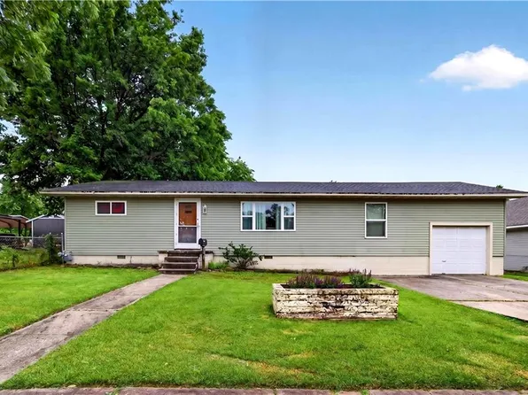 233 E 22nd St, Baxter Springs, KS 66713