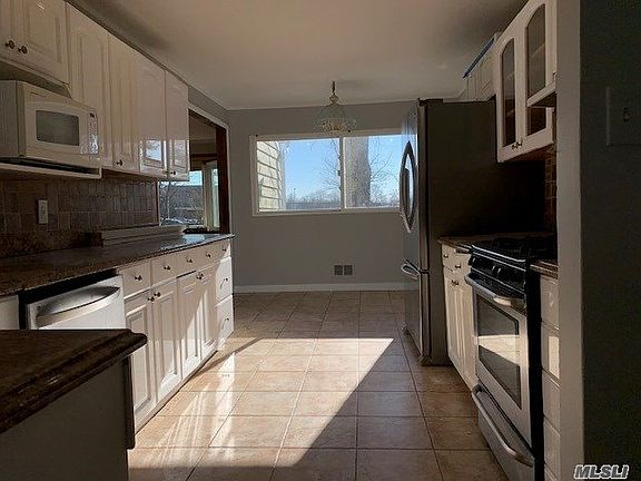 2nd image of 6 Steven Dr