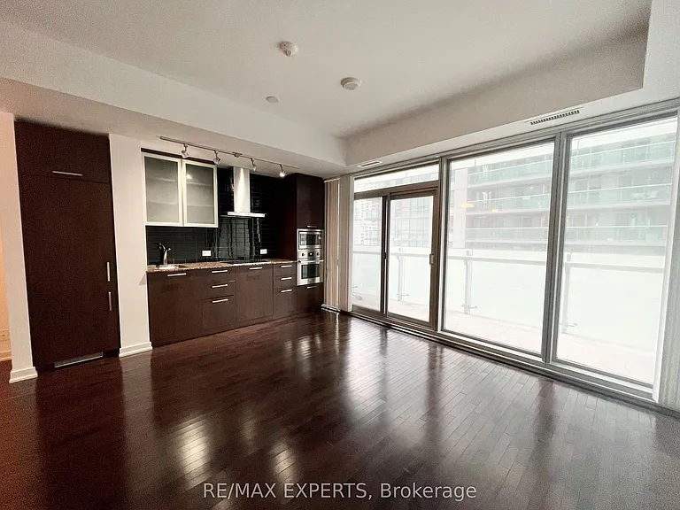 12 York St #305 — Photo 11