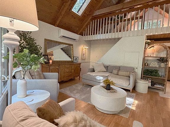 4th image of 639 E Pitcairn Place
