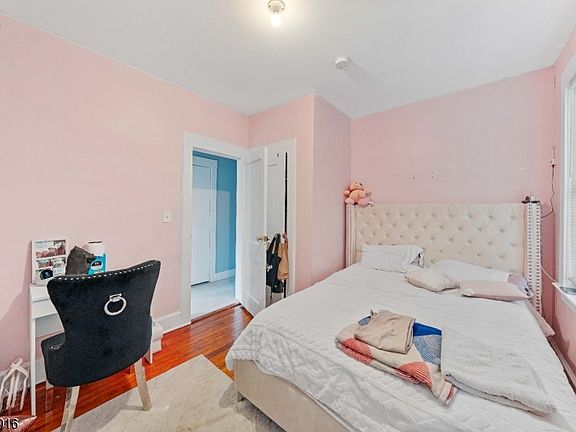 4th image of 1116 North Ave