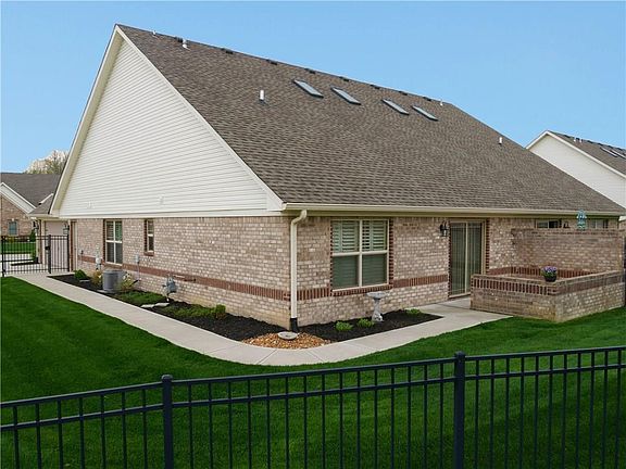 3rd image of 5422 Buckingham Ln