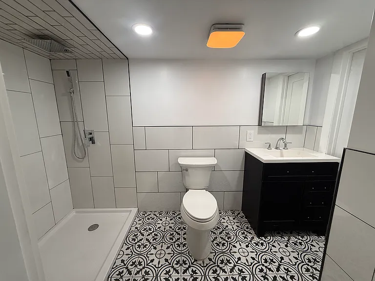 610 Laurelton Blvd #3 — Photo 19