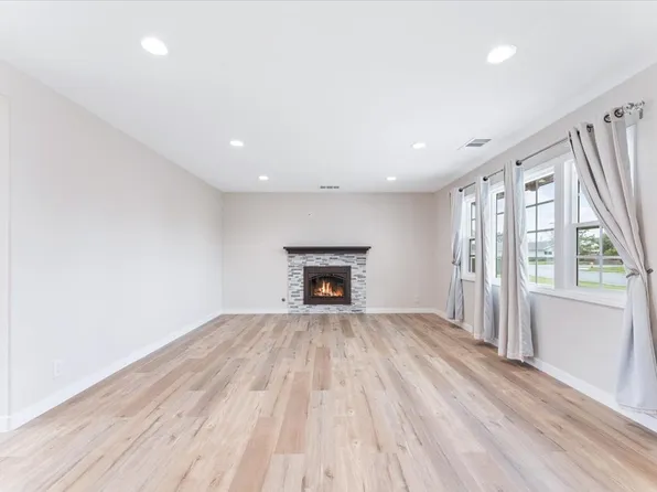 16121 Fantasia Ln, Huntington Beach, CA 92649