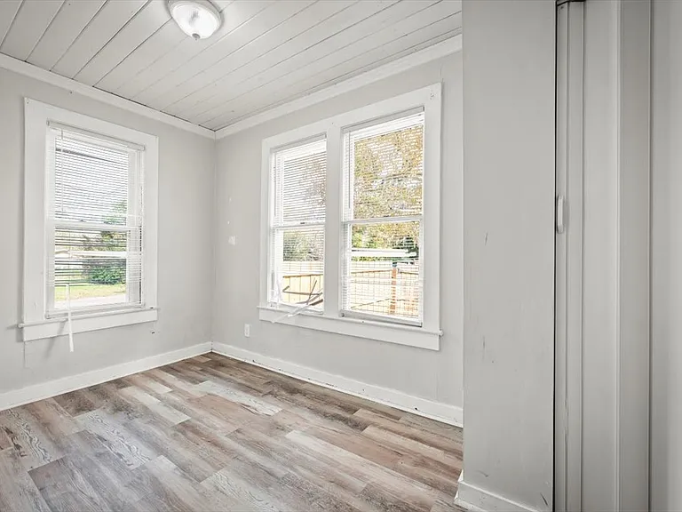 256 Vernis Ave — Photo 10