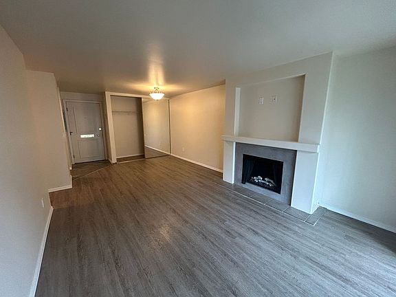 3rd image of 9428 Ravenna Ave NE #105