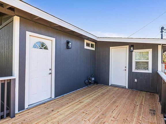 4th image of 209 De Witt Ct