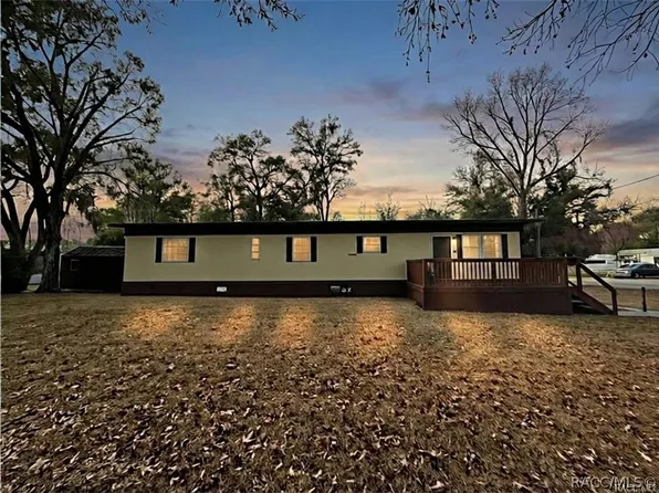 8450 W Gen Chennault Ln, Crystal River, FL 34429