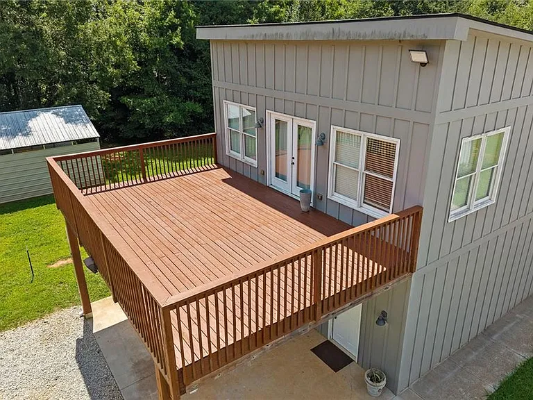 221 Columbus Dr — Photo 35