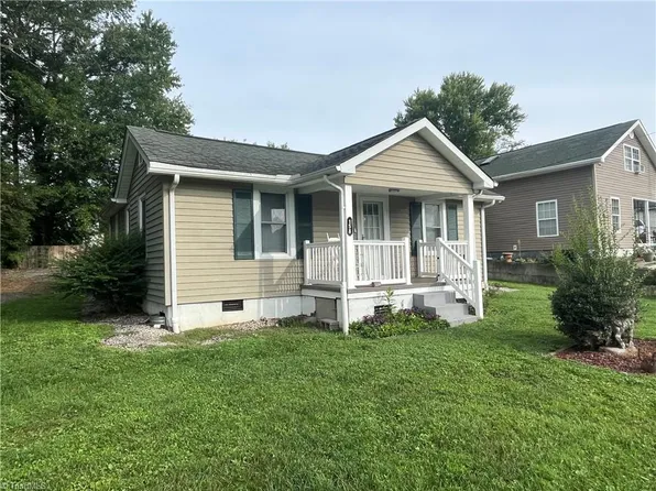 158 Green St, Mount Airy, NC 27030