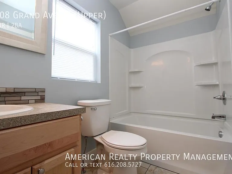 308 Grand Ave NE — Photo 9