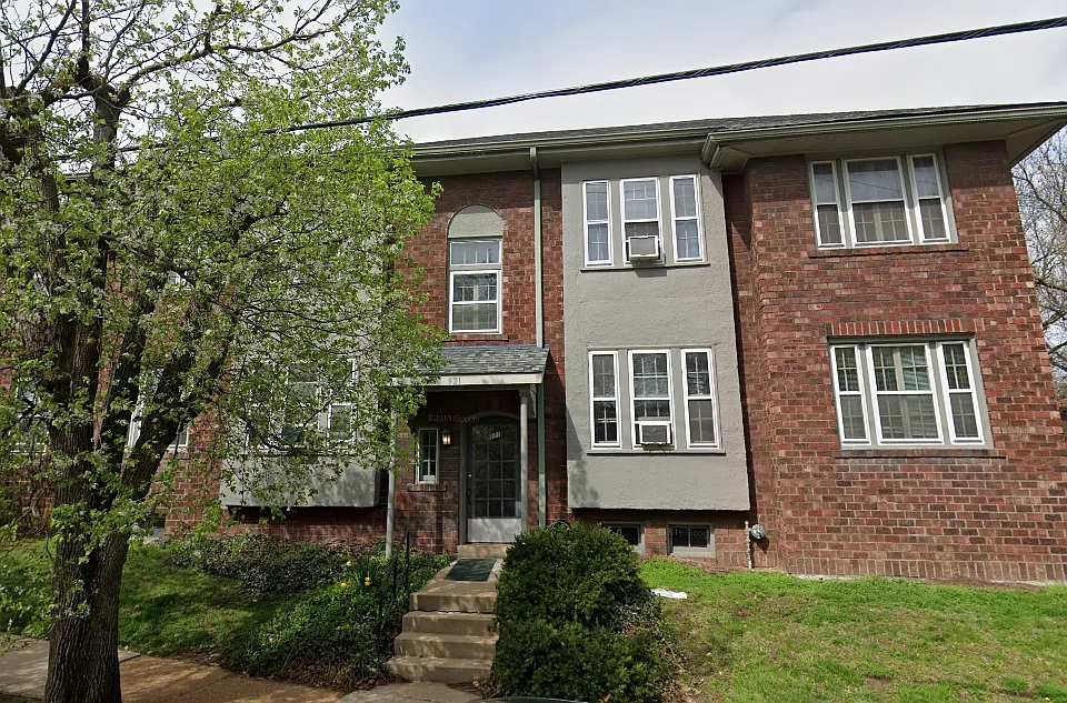 921 De Mun Ave #2S