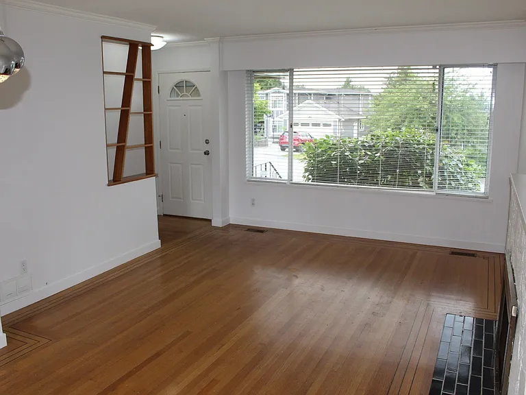 9686 Princess Dr #UPPER — Photo 4