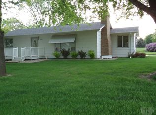 890 Country Club Dr, Akron, IA 51001