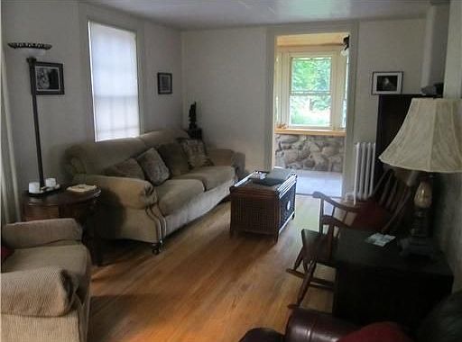 4th image of 11 Cherry Ave