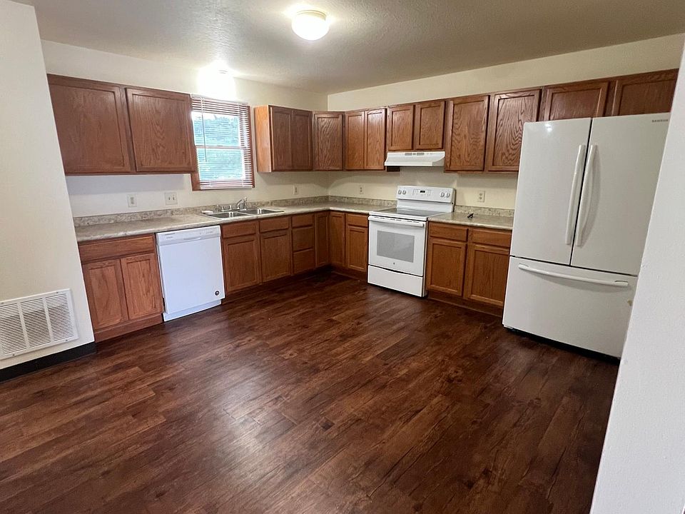 1st image of 378 Rose Ln