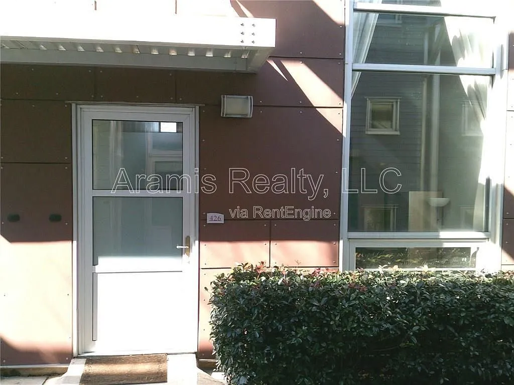 1 bed, 1.5 bath, 1056 sqft, $1,995 — Photo 4