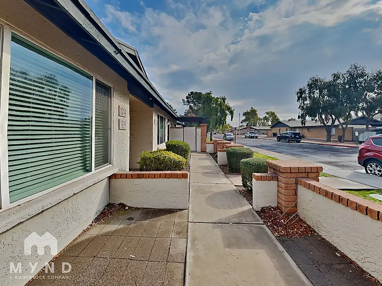 1014 W Malibu Dr — Photo 17