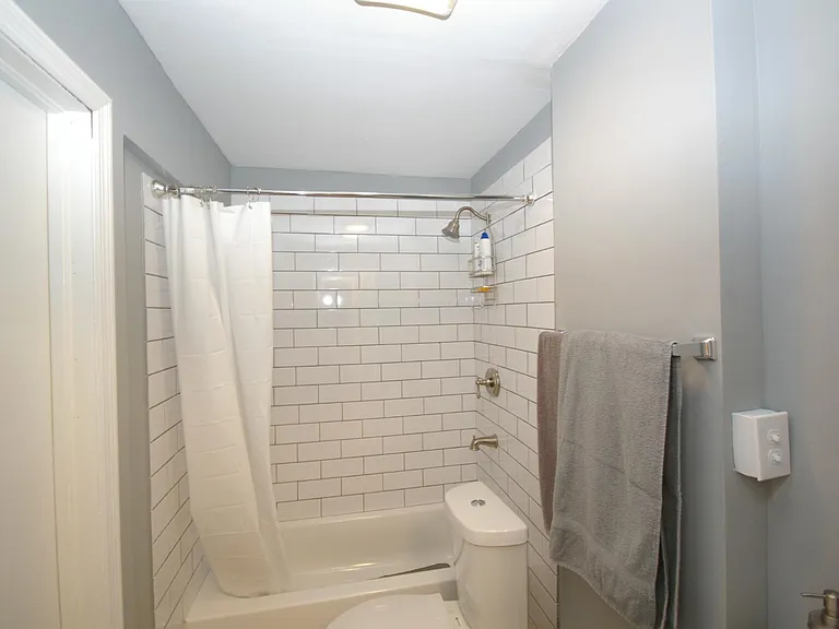 1272 Woodland Ave NE — Photo 12