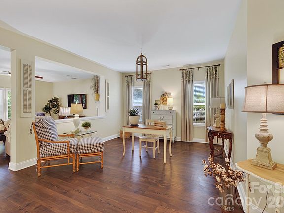 5th image of 136 Rose Tree Ln