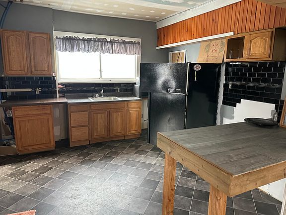 5th image of 443 W Dubois Ave