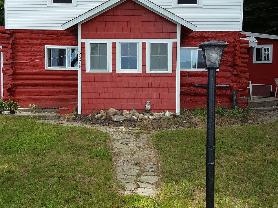 LAKEFRONT COTTAGE