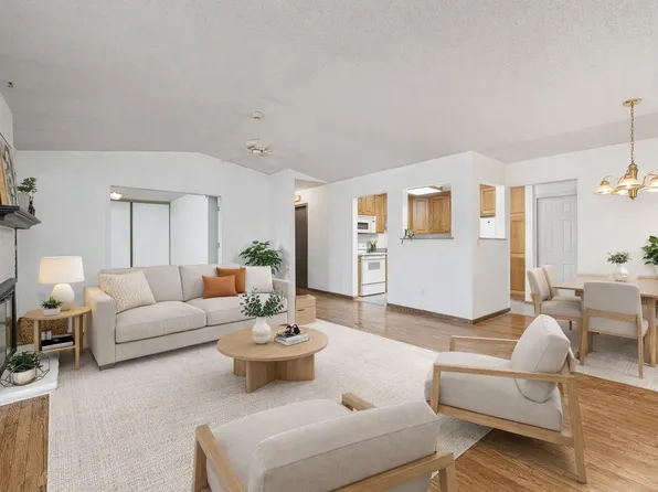 984 Yuma Ln N, Plymouth, MN 55447