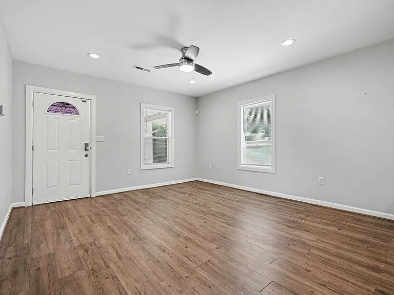 2541 Booker Ave — Photo 3
