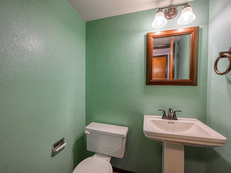 downstairs 1/2 bath