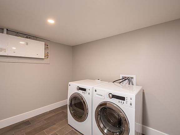 3rd image of 3222 Peter St #1